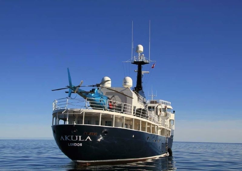 akula yacht charter